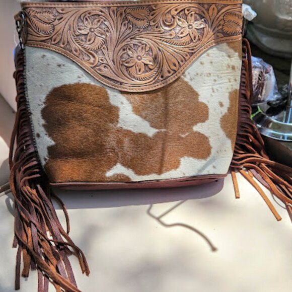 Beautiful Hand Tooled Concealed Carry Handbag - Picture 2 of 9